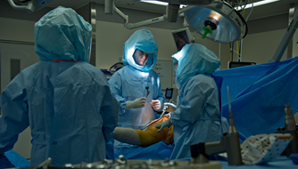 Dr. Sah in the OR performing minimally invasive hip replacement surgery